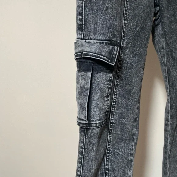 Women's Black Cargo Jeans - Picture 3 of 8